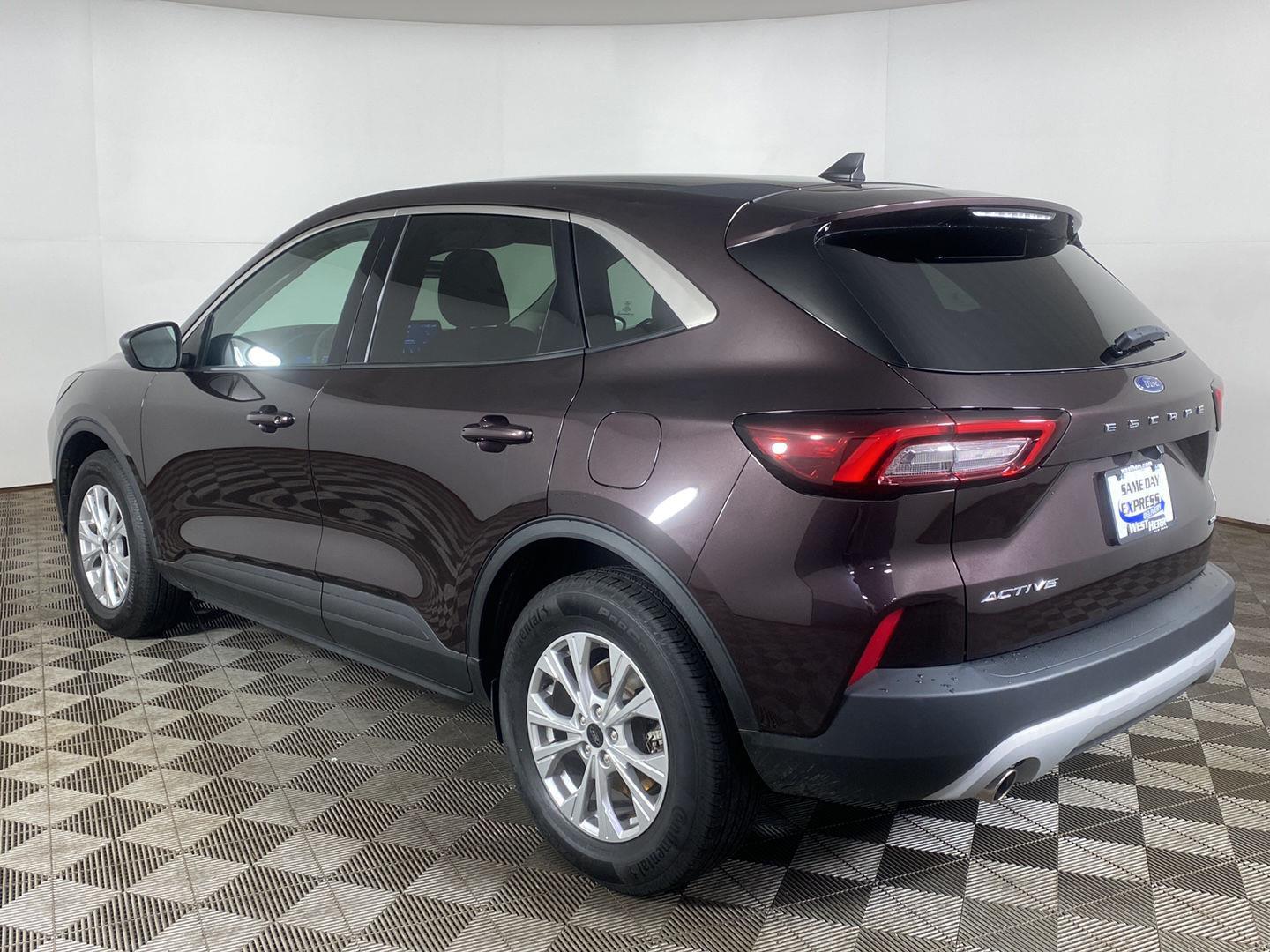 Used 2023 Cinnabar Red Ford Active image 28