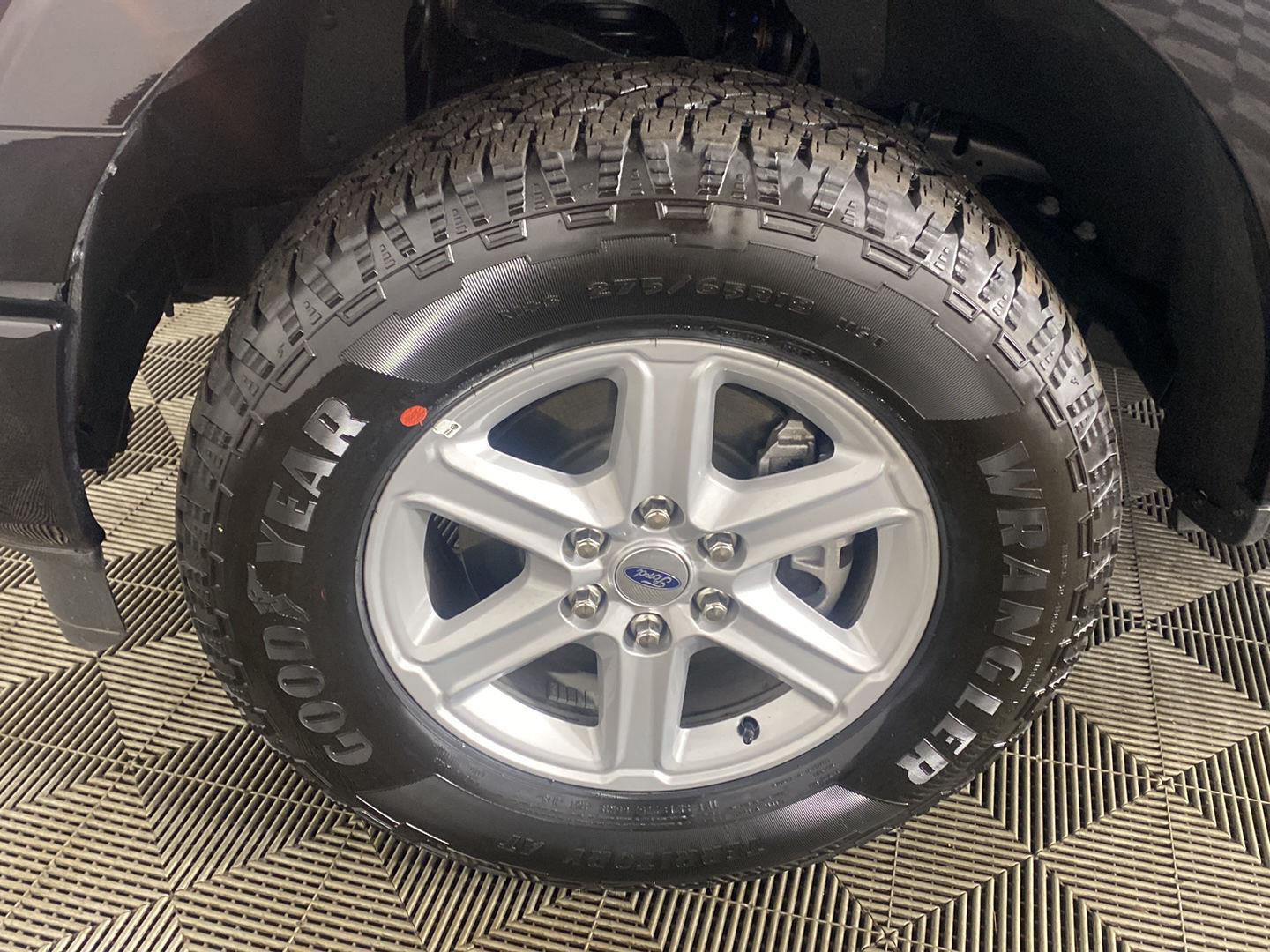New 2026 Agate Black Ford XLT image 37