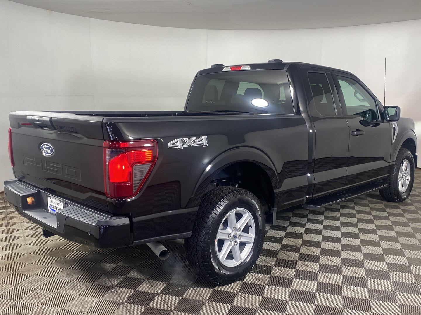 New 2026 Agate Black Ford XLT image 26