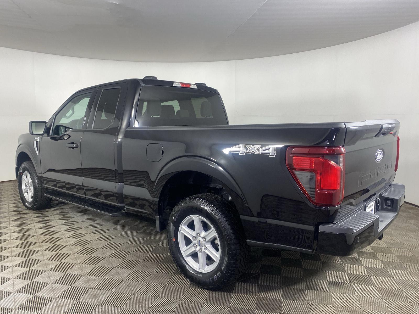 New 2026 Agate Black Ford XLT image 34