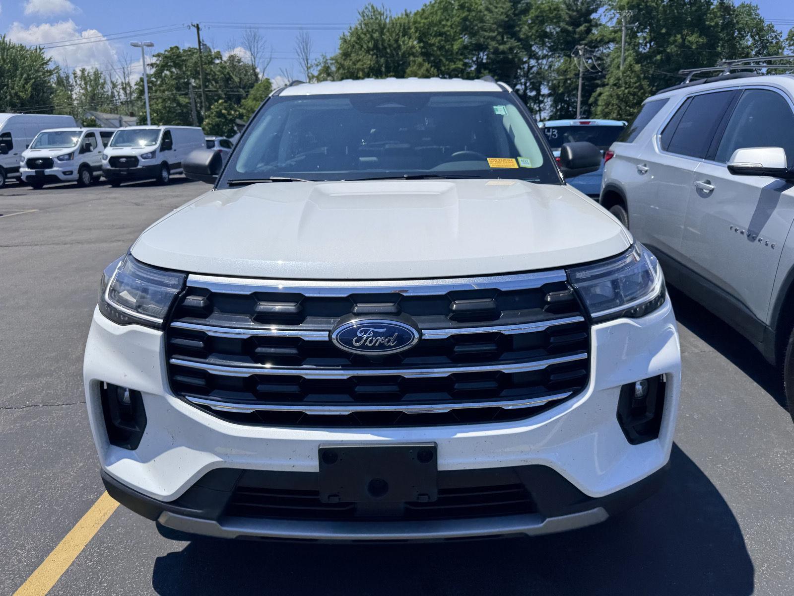 New 2026 Star White Metallic Tri-Coat Ford Active image 2