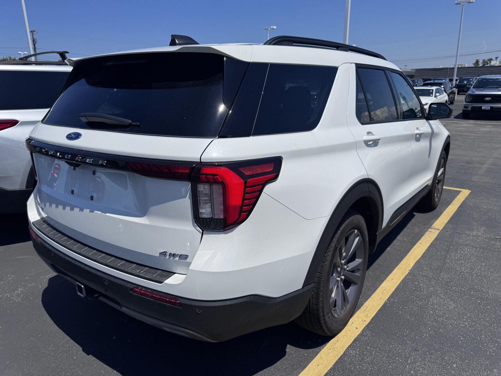 New 2026 Star White Metallic Tri-Coat Ford Active image 5