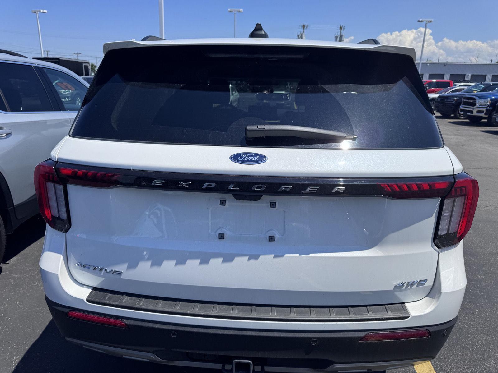 New 2026 Star White Metallic Tri-Coat Ford Active image 7