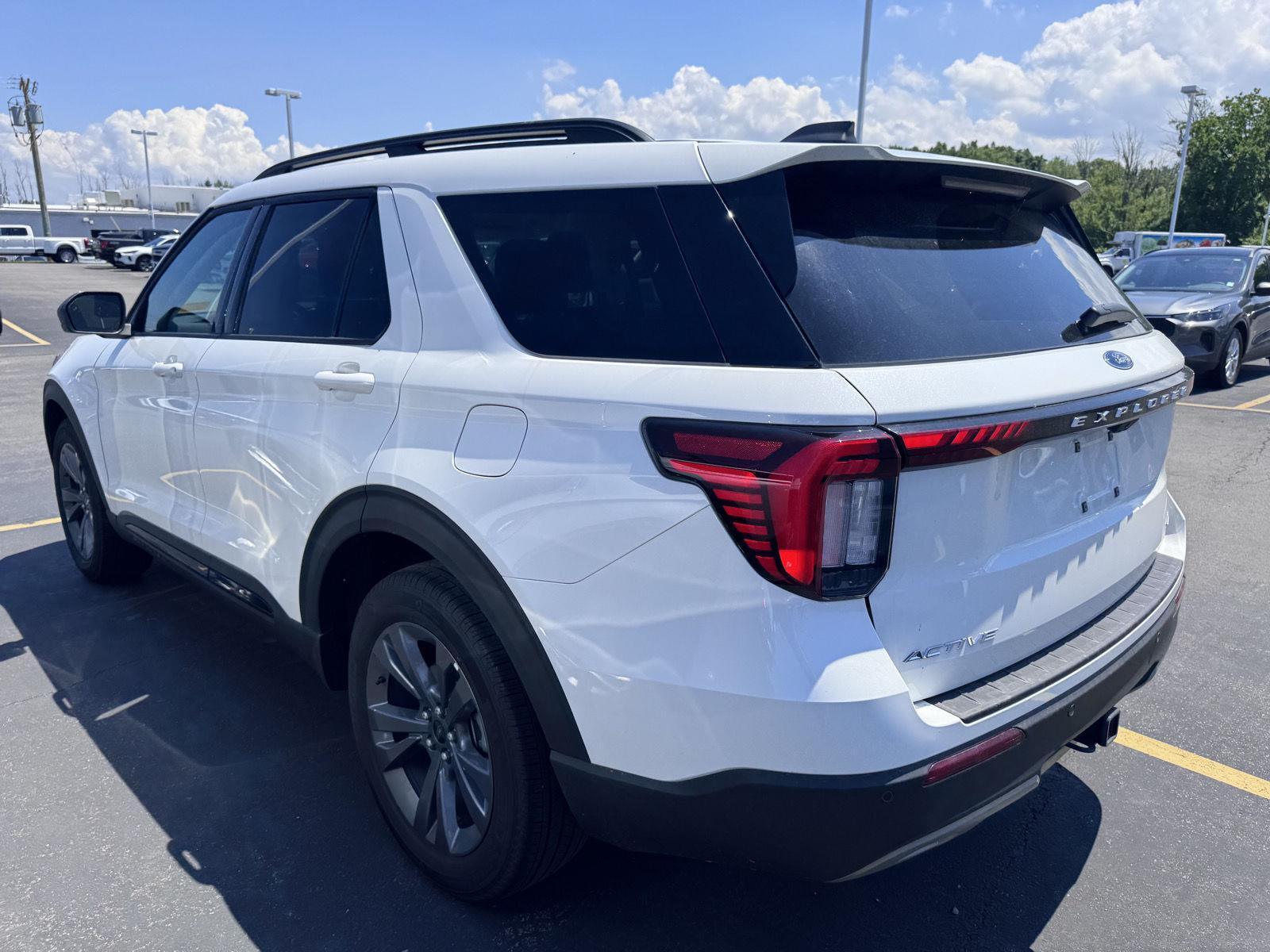 New 2026 Star White Metallic Tri-Coat Ford Active image 8