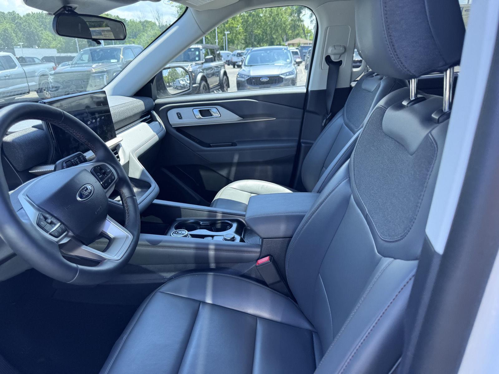 New 2026 Star White Metallic Tri-Coat Ford Active image 10