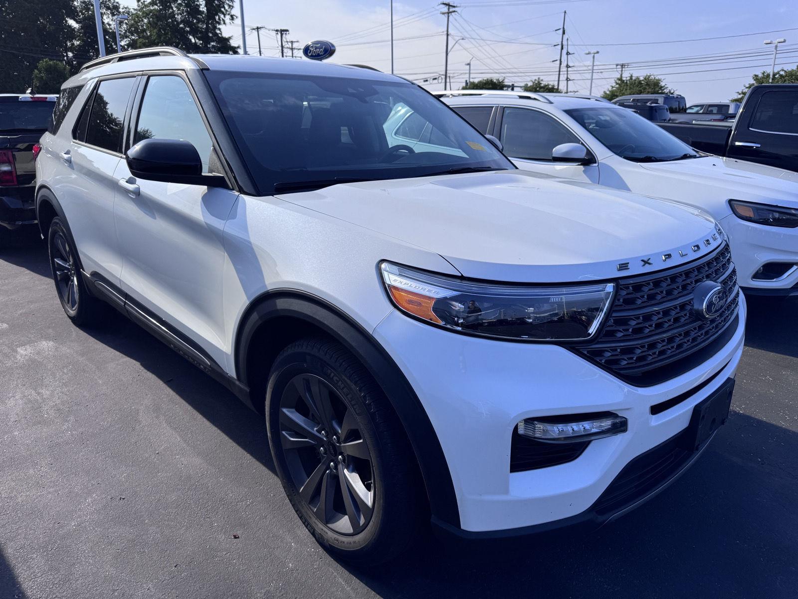 Used 2023 Star White Metallic Tri-Coat Ford XLT image 3