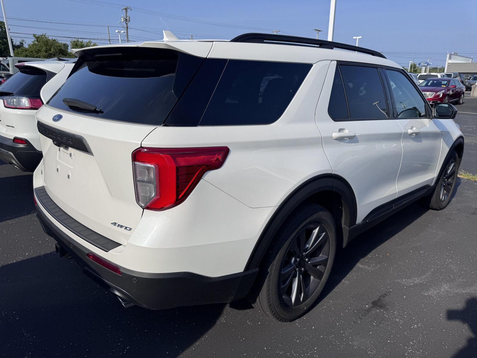 Used 2023 Star White Metallic Tri-Coat Ford XLT image 4