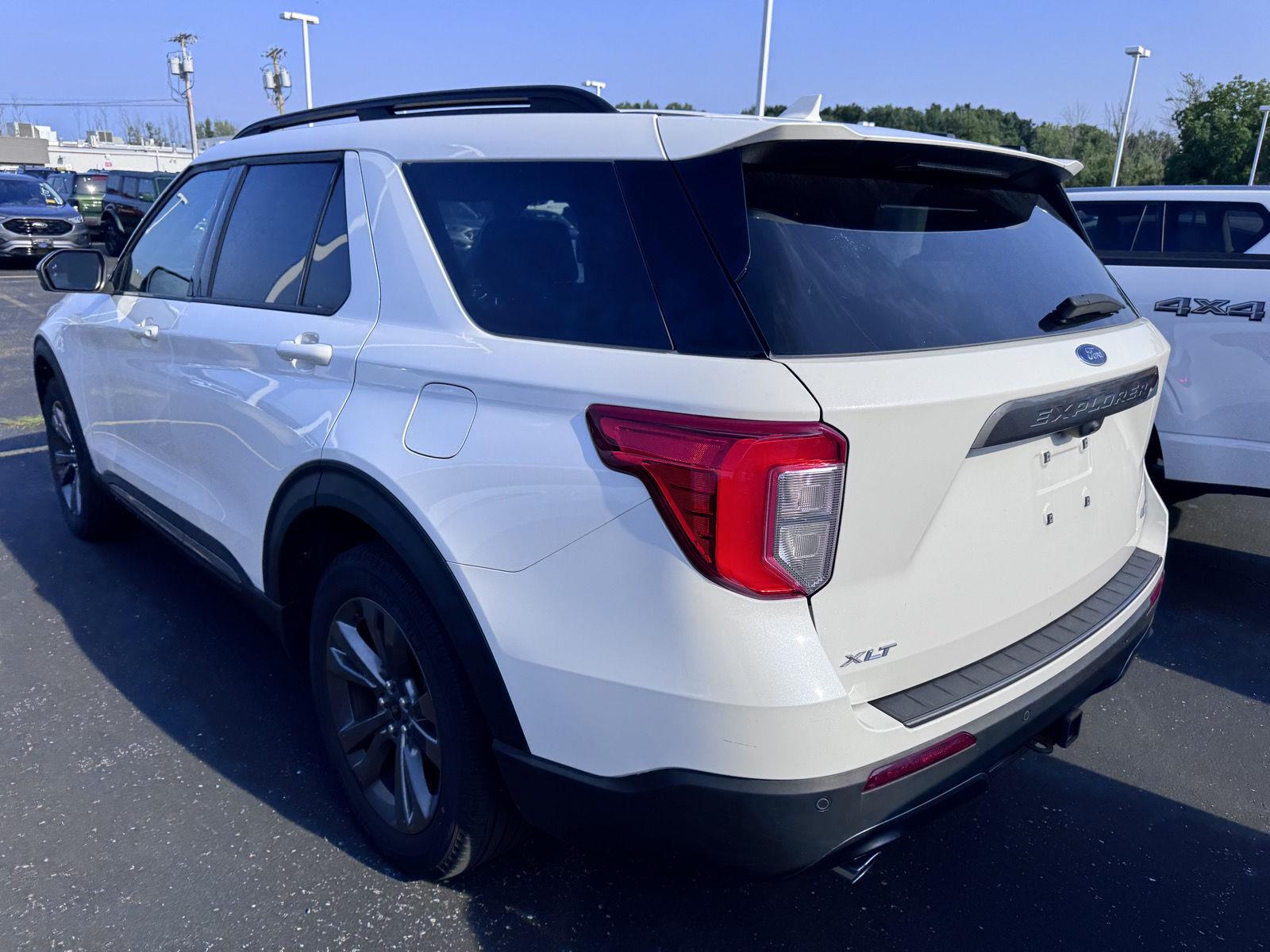 Used 2023 Star White Metallic Tri-Coat Ford XLT image 6
