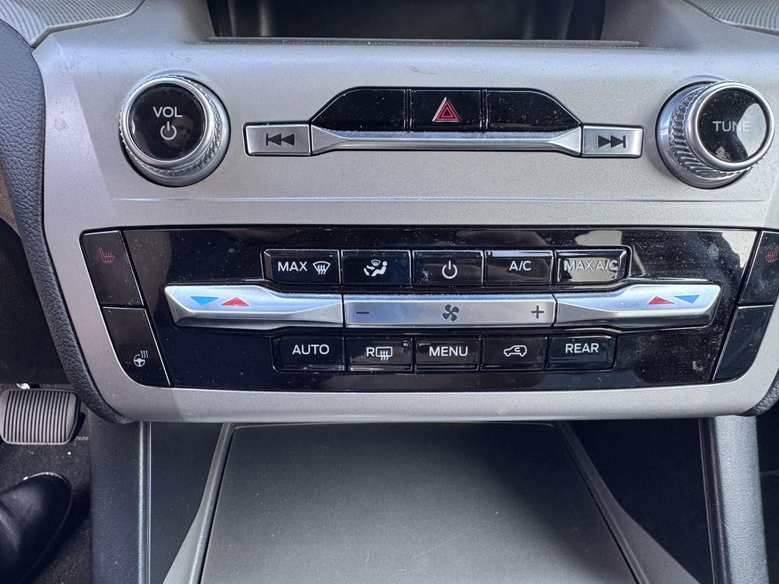 Used 2023 Star White Metallic Tri-Coat Ford XLT image 15