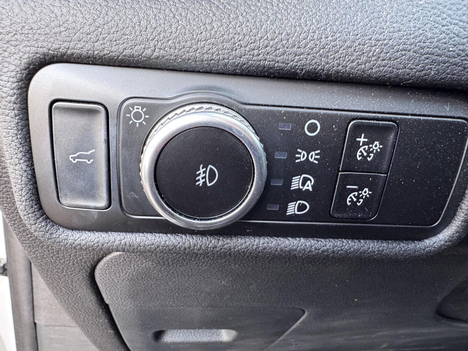 Used 2023 Star White Metallic Tri-Coat Ford XLT image 16