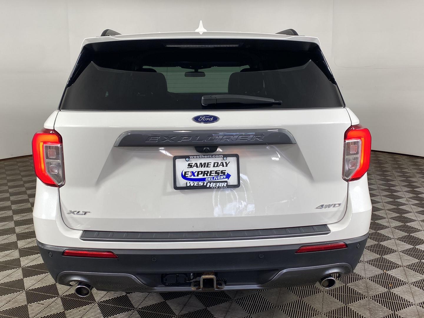Used 2023 Star White Metallic Tri-Coat Ford XLT image 24