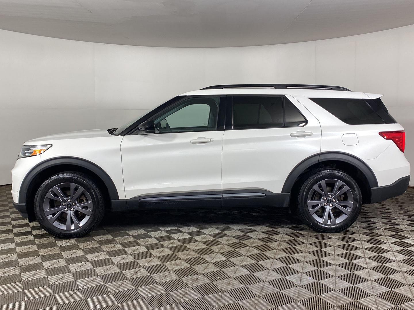 Used 2023 Star White Metallic Tri-Coat Ford XLT image 30