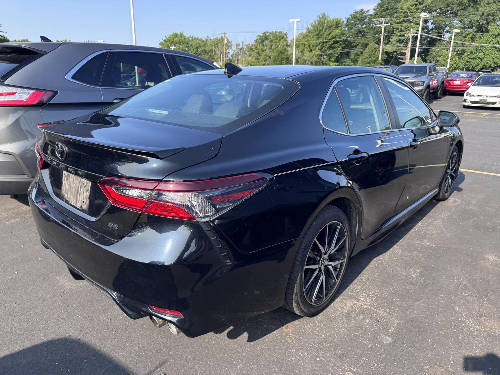 Used 2021 Midnight Black Metallic Toyota SE image 5