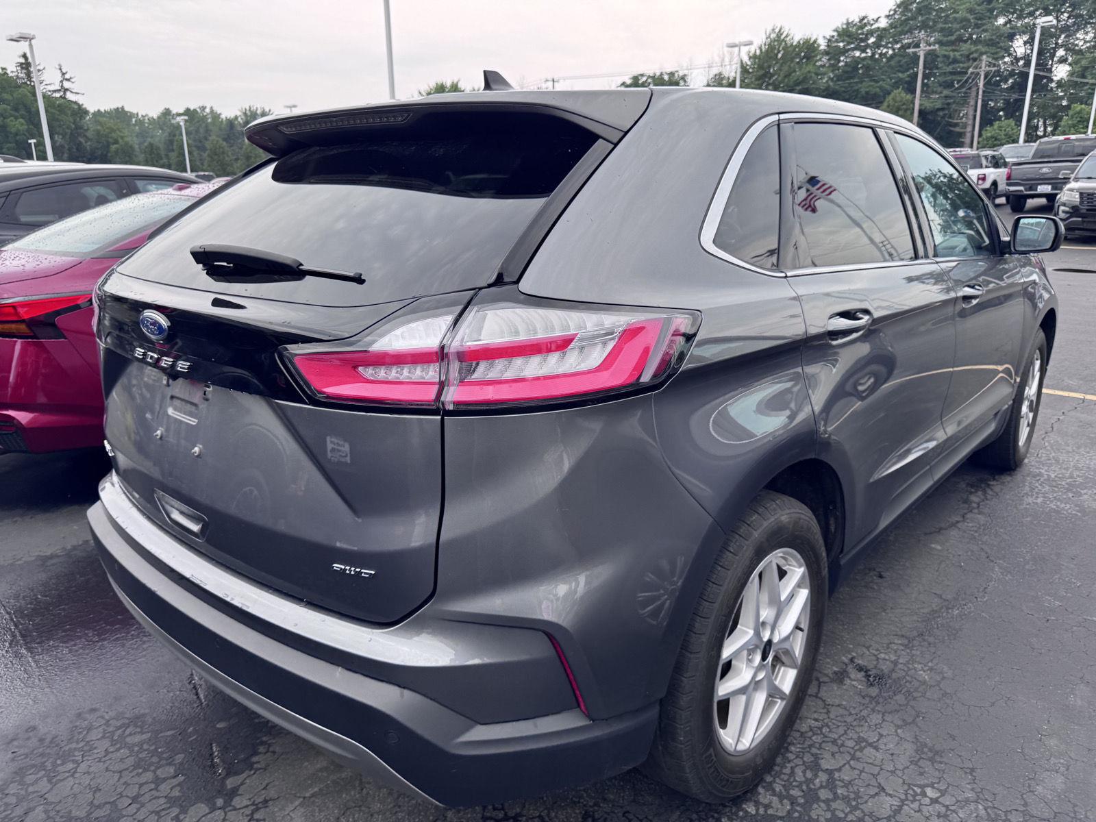 Used 2024 Carbonized Gray Ford SEL image 4