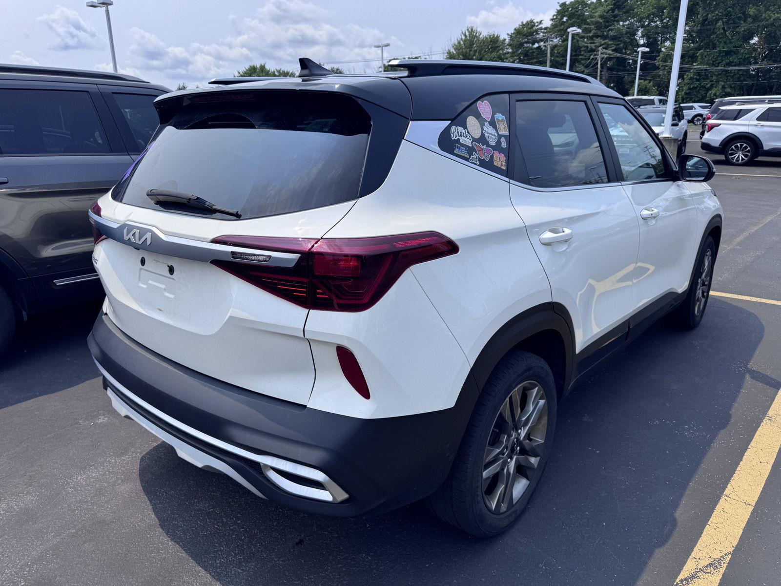 Used 2022 Clear White/Black Roof Kia S image 4