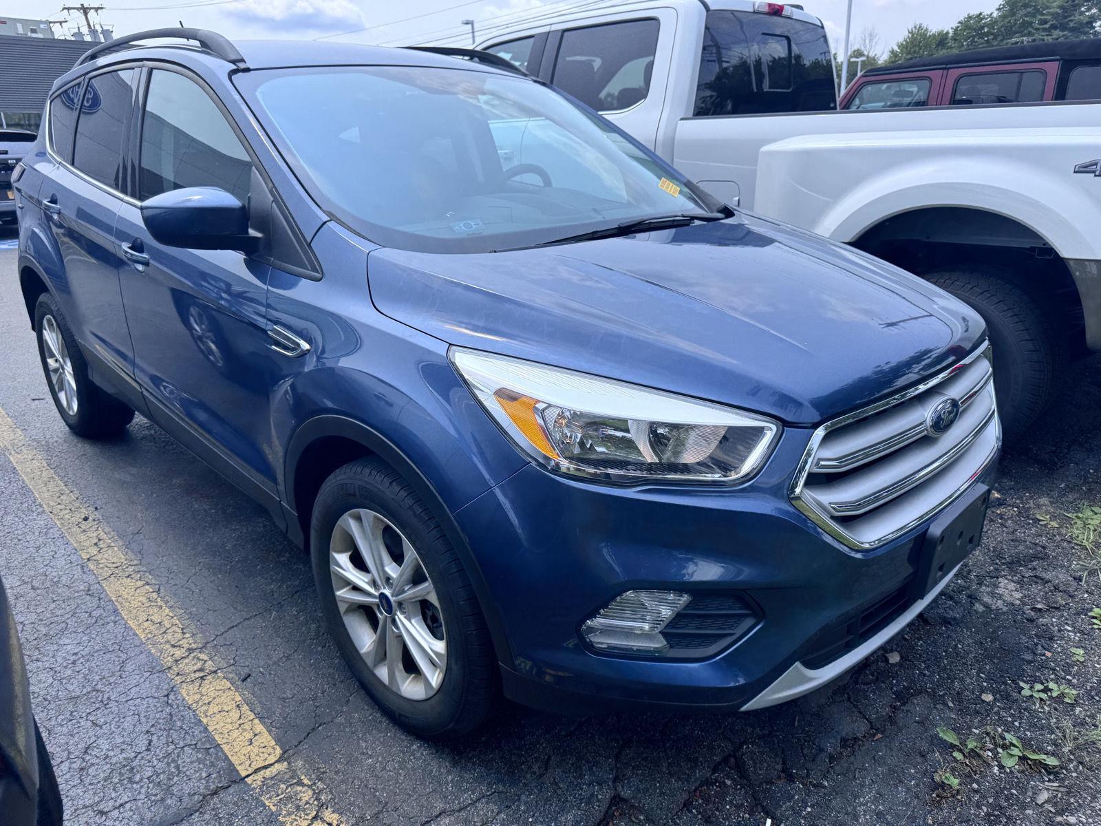 Used 2018 Blue Ford SE image 3