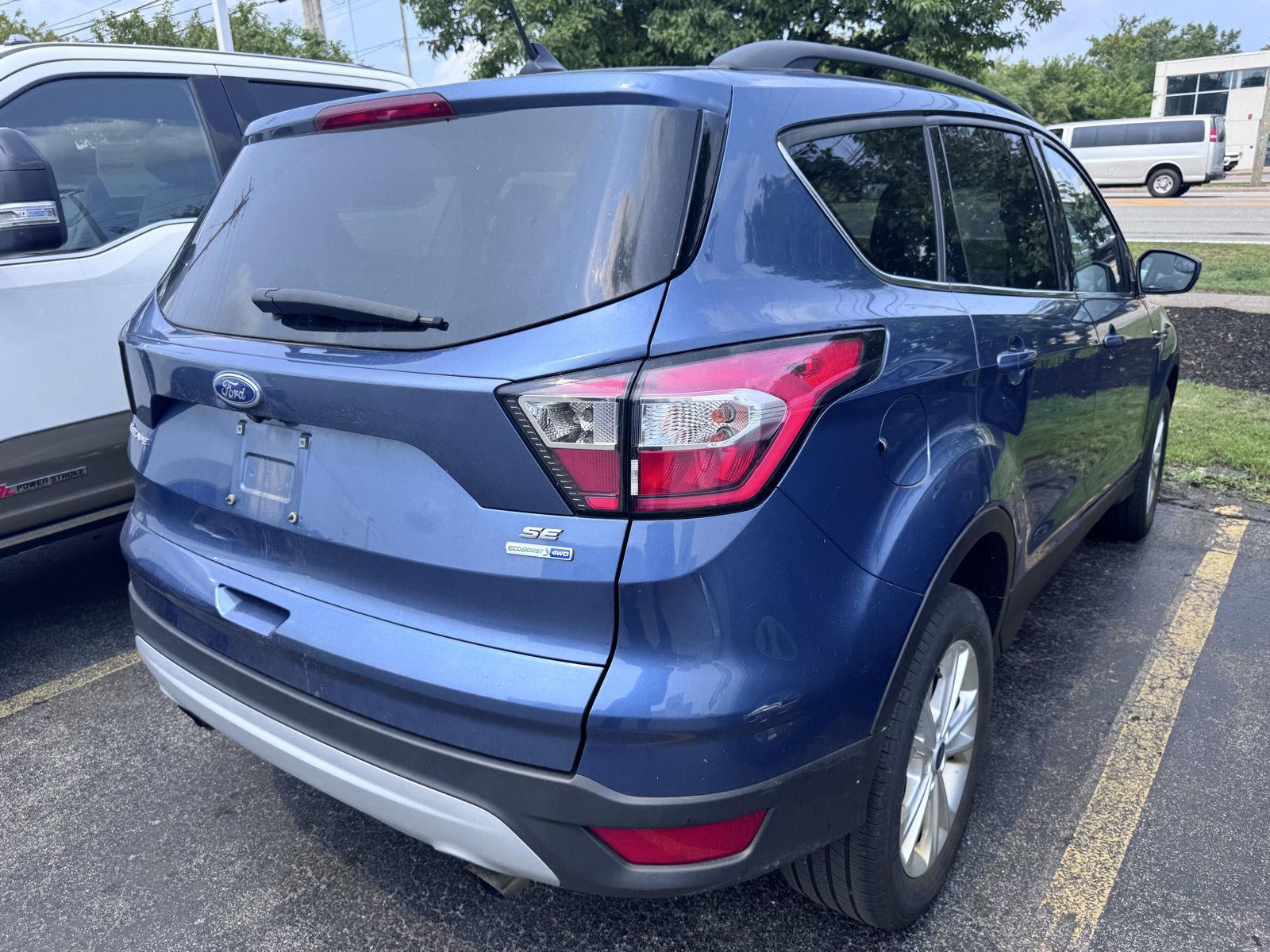 Used 2018 Blue Ford SE image 4