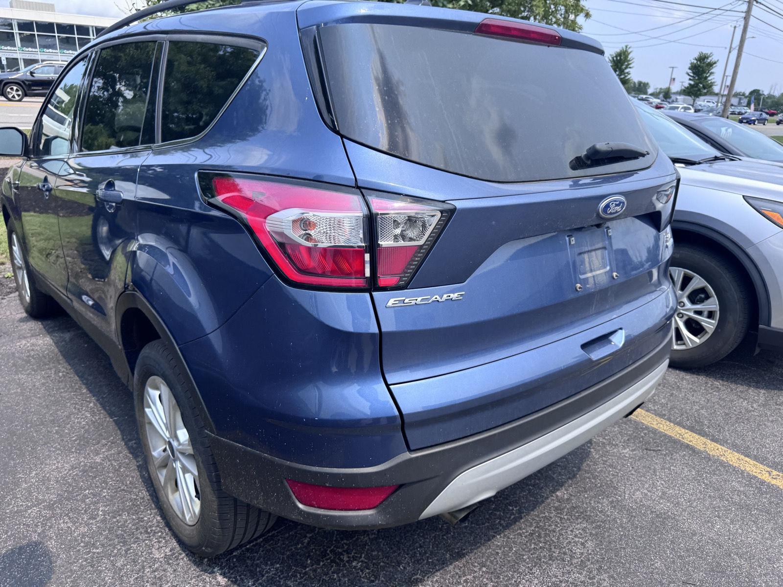 Used 2018 Blue Ford SE image 6