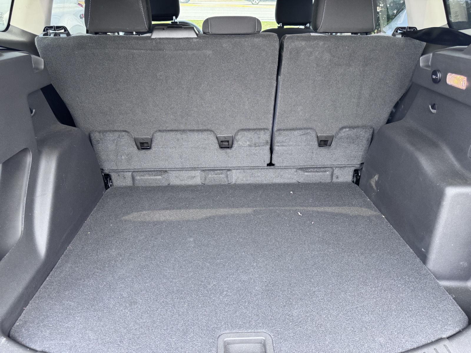 Used 2018 Blue Ford SE image 7