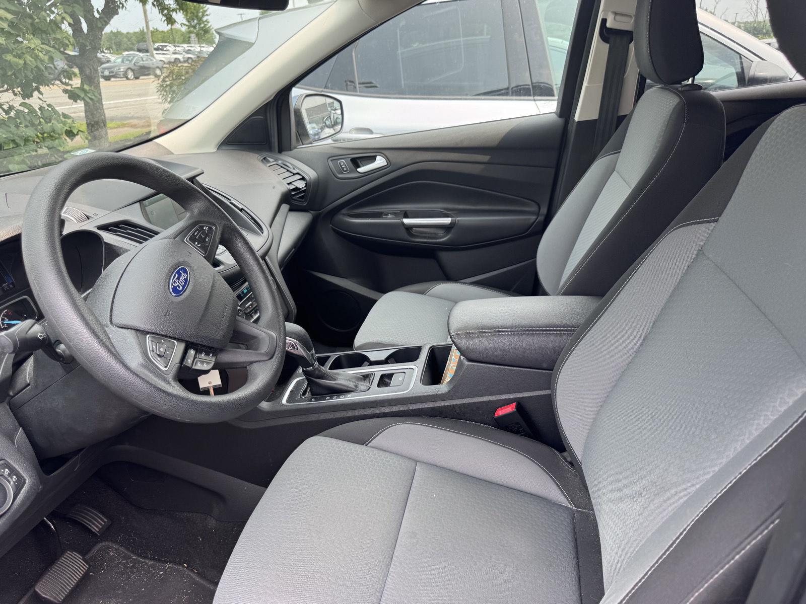 Used 2018 Blue Ford SE image 9