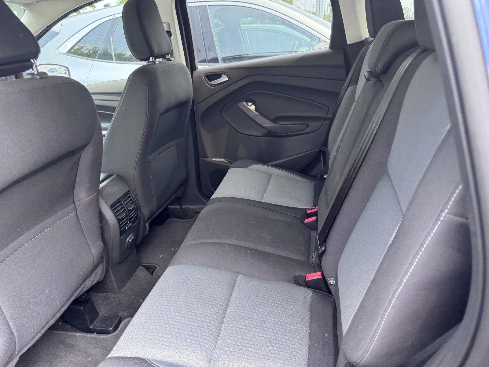 Used 2018 Blue Ford SE image 11