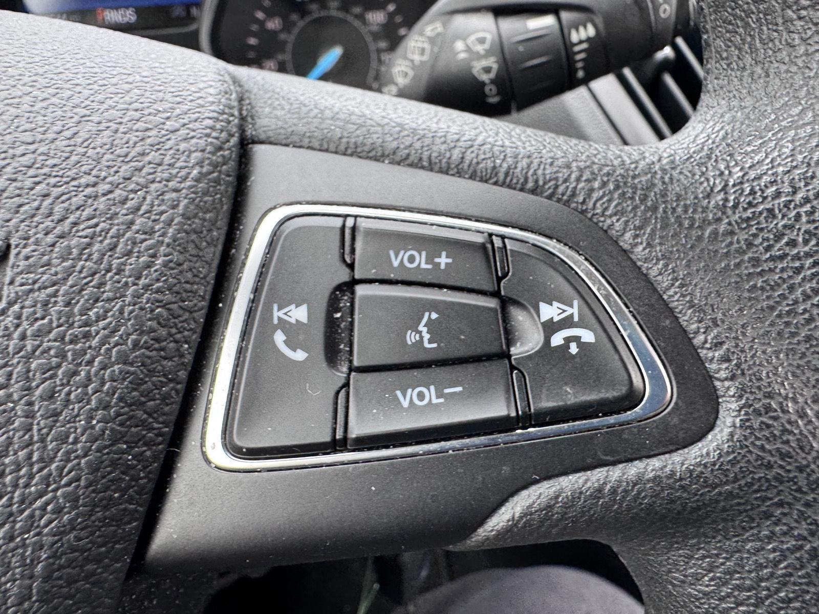 Used 2018 Blue Ford SE image 15