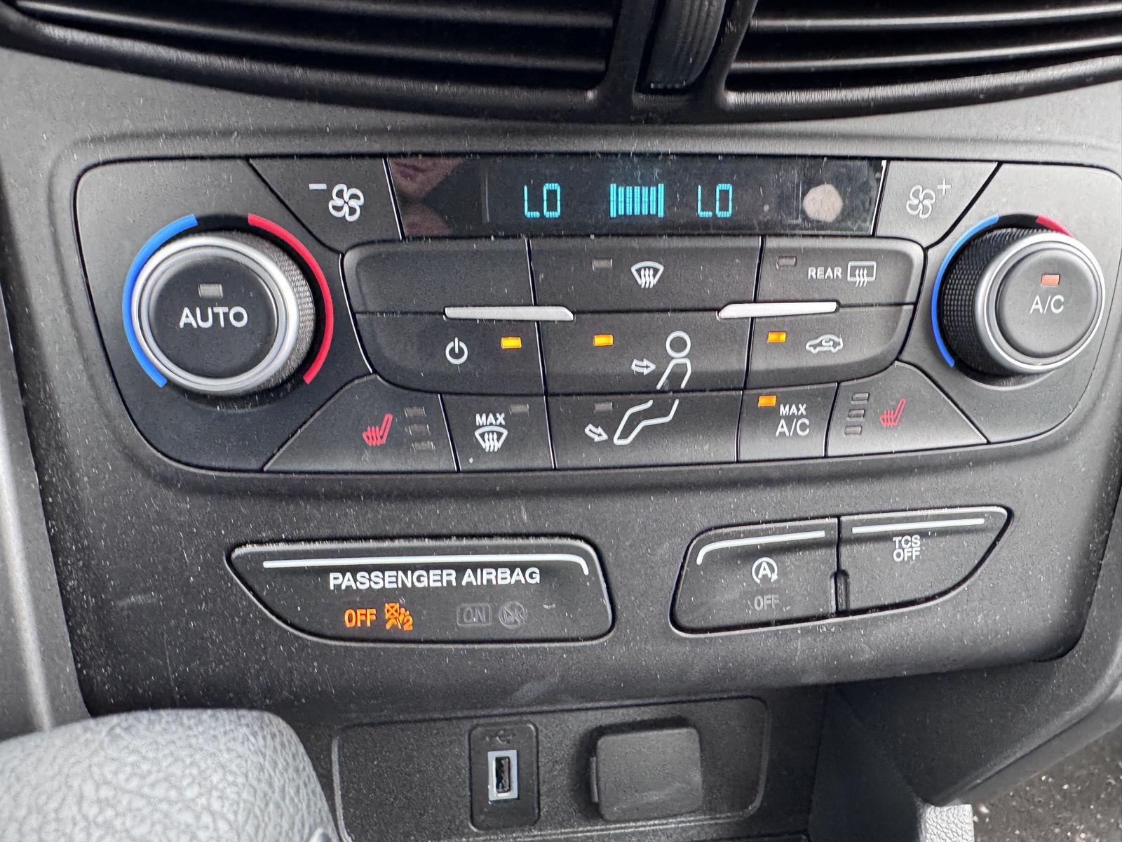 Used 2018 Blue Ford SE image 16