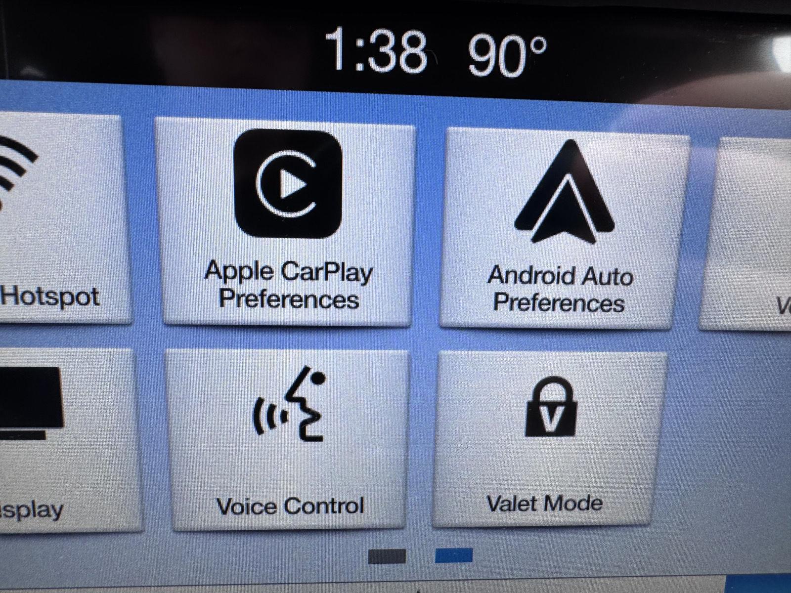 Used 2018 Blue Ford SE image 18
