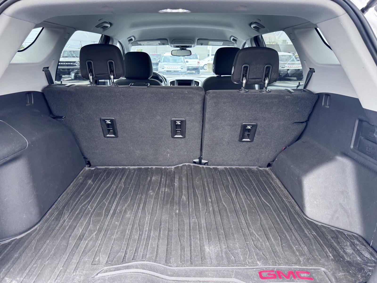 Used 2019 Summit White GMC SLE image 7