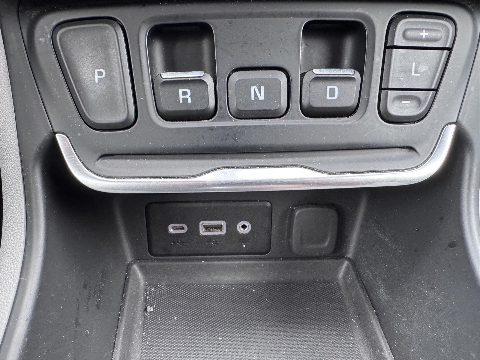 Used 2019 Summit White GMC SLE image 17