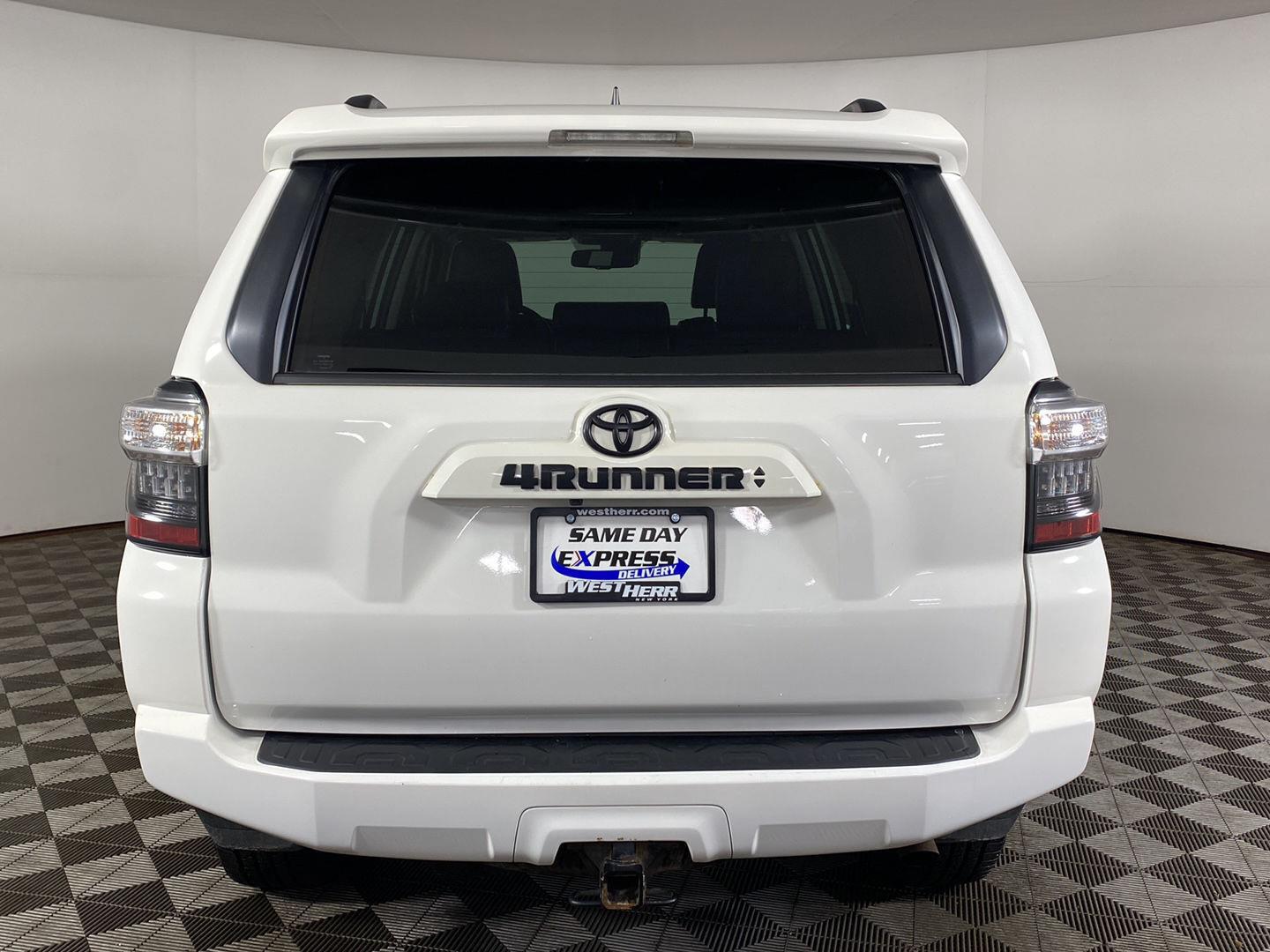 Used 2022 Super White Toyota SR5 Premium image 25