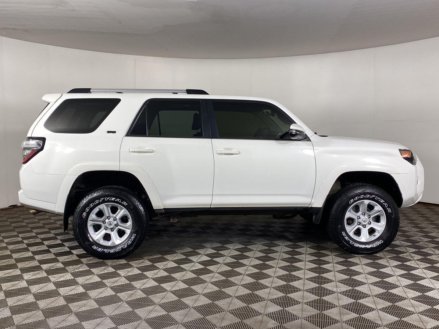 Used 2022 Super White Toyota SR5 Premium image 27