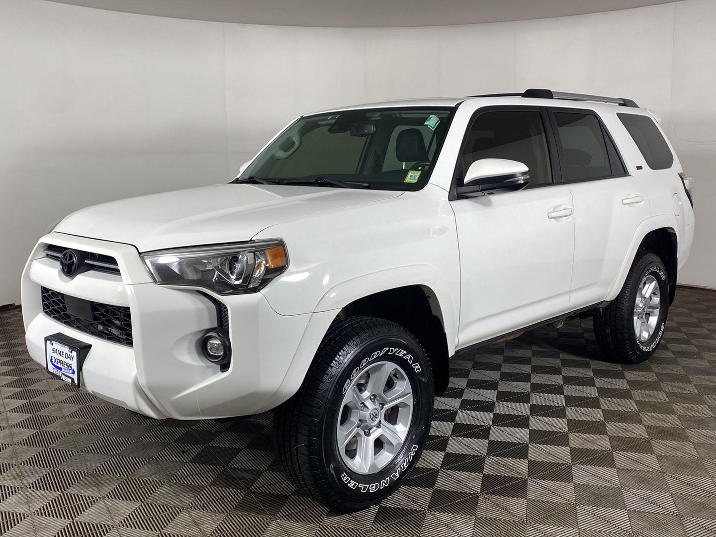 Used 2022 Super White Toyota SR5 Premium image 3