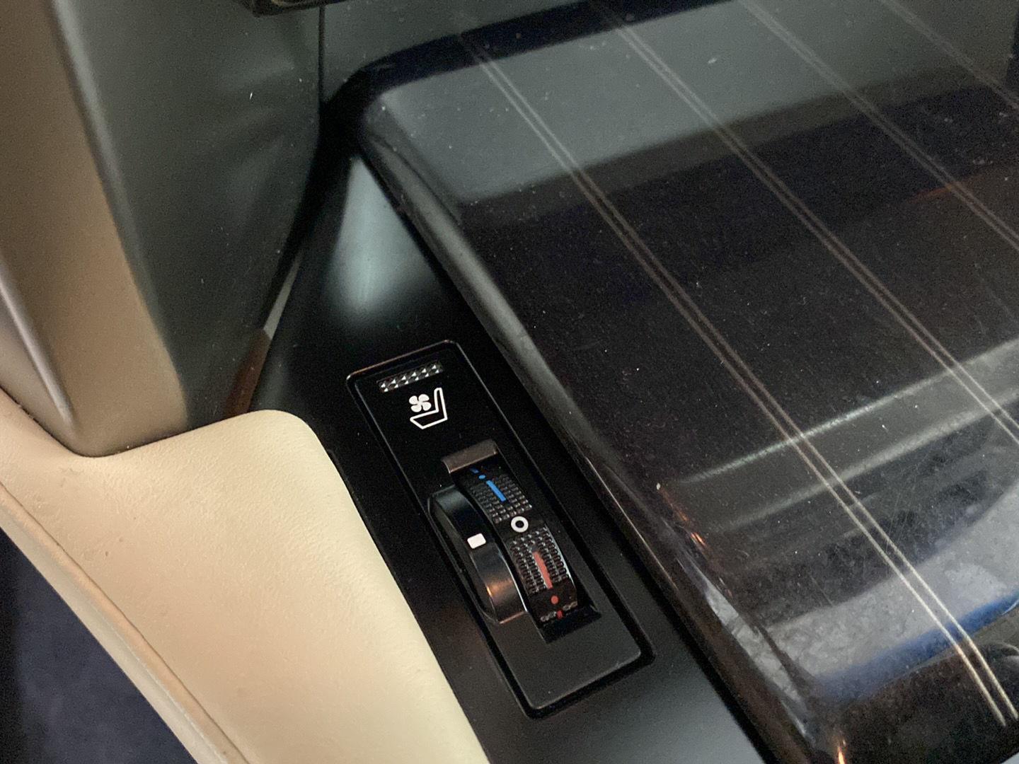 Used 2020 Starfire Pearl Lexus GX 460 Premium image 8