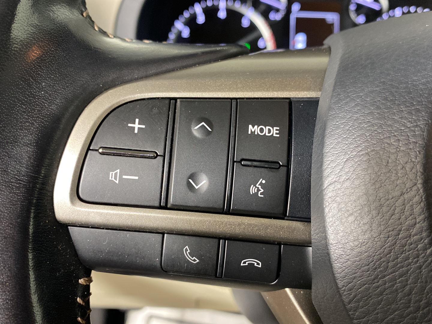Used 2020 Starfire Pearl Lexus GX 460 Premium image 16