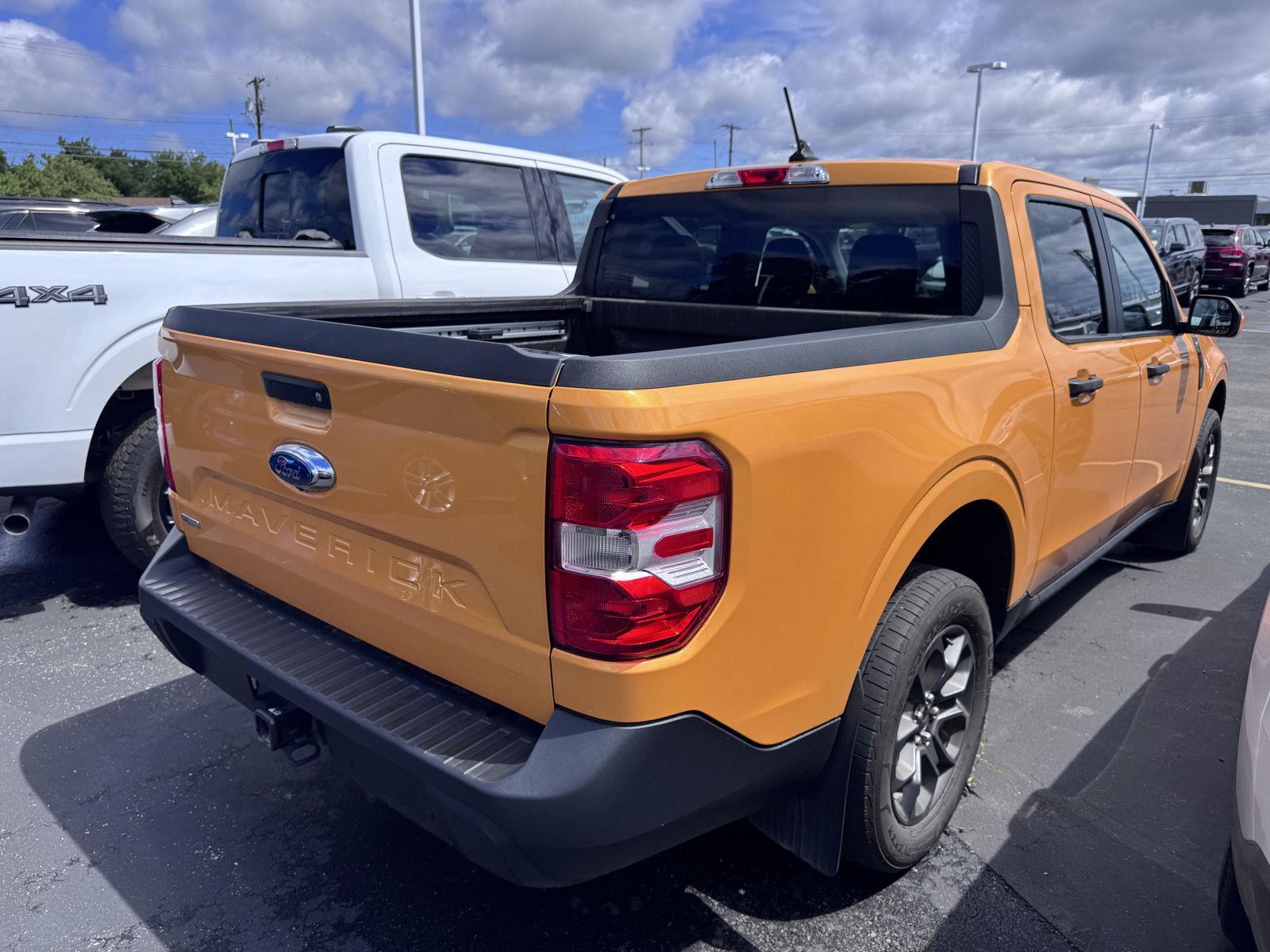 Used 2023 Cyber Orange Metallic Tri-Coat Ford XLT image 4