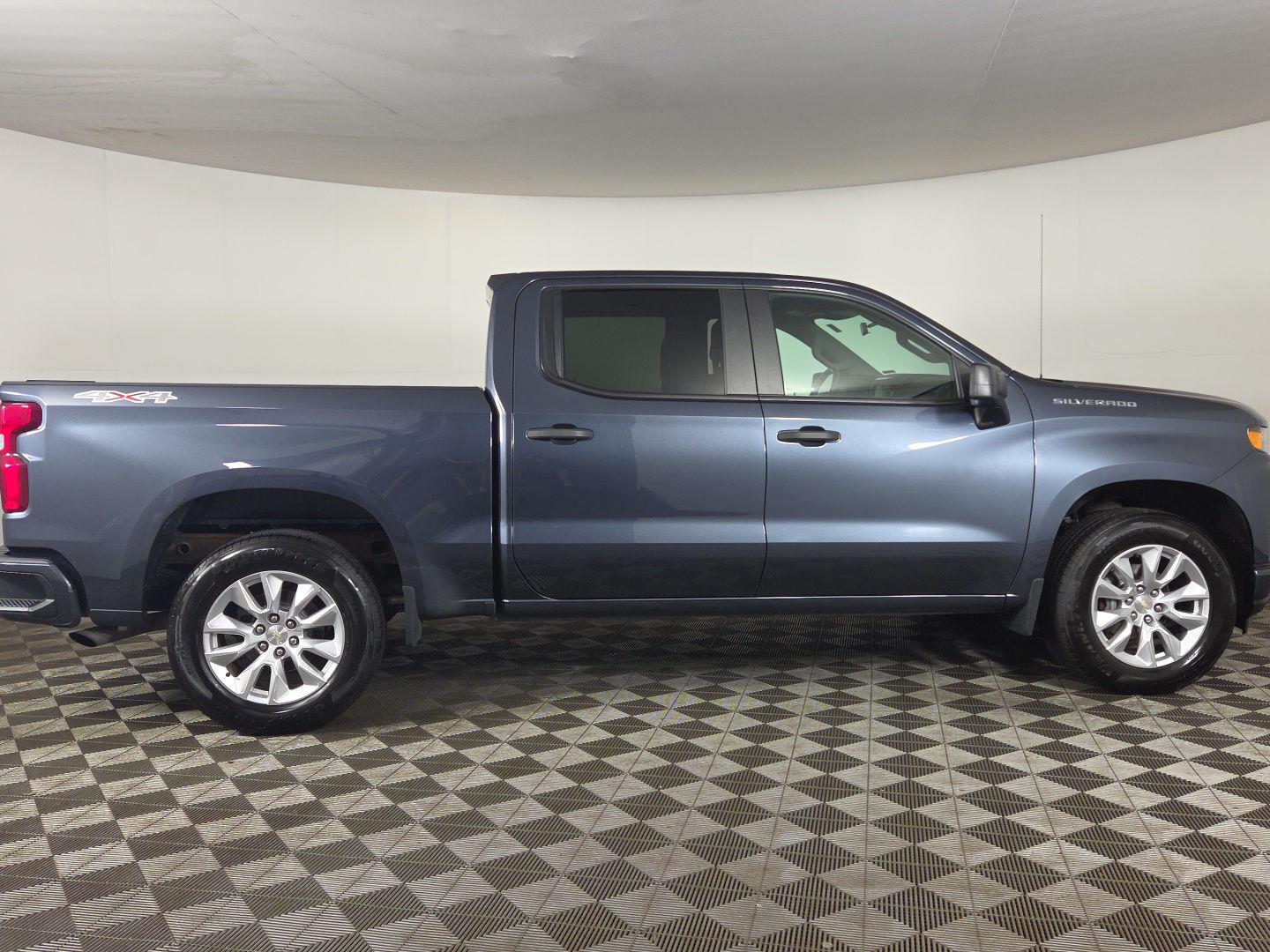 Used 2021 Shadow Gray Metallic Chevrolet Custom image 21