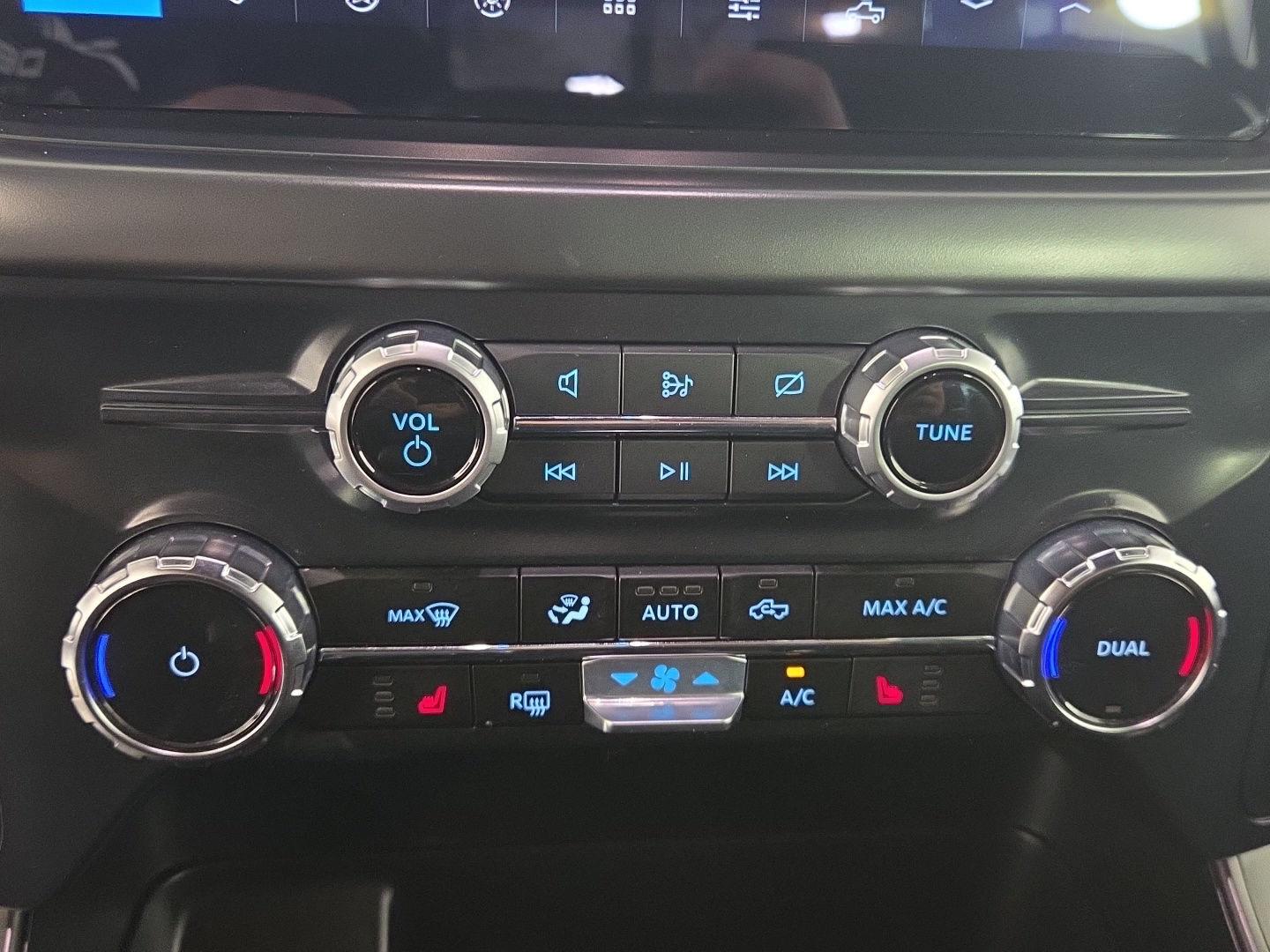 Used 2024 Oxford White Ford XLT image 3