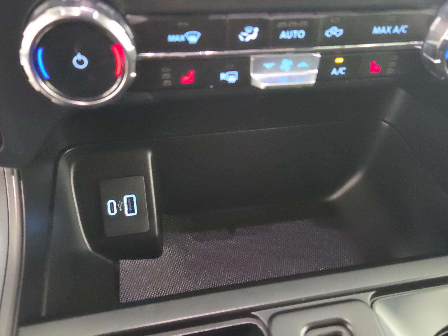 Used 2024 Oxford White Ford XLT image 4