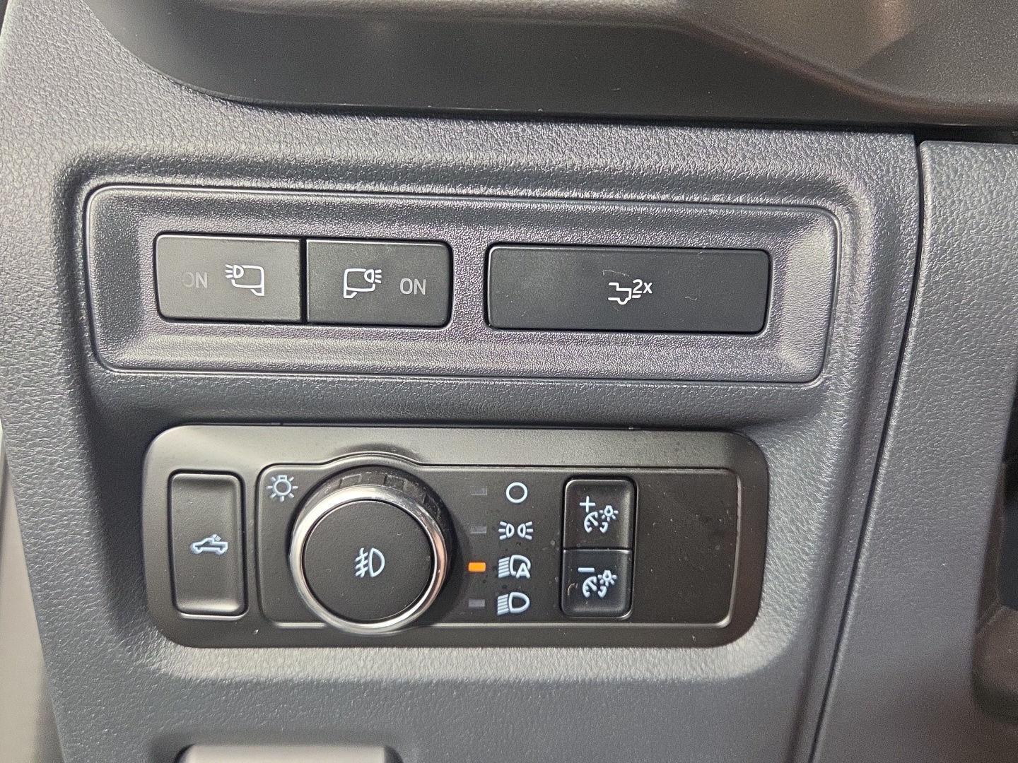 Used 2024 Oxford White Ford XLT image 12