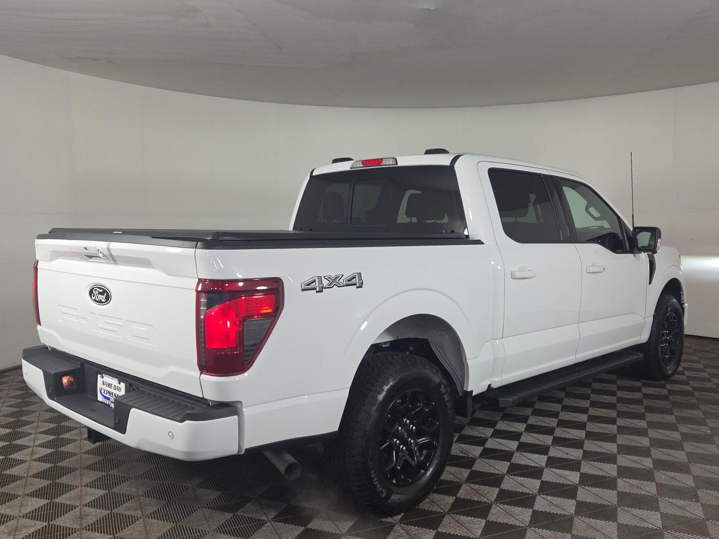Used 2024 Oxford White Ford XLT image 21