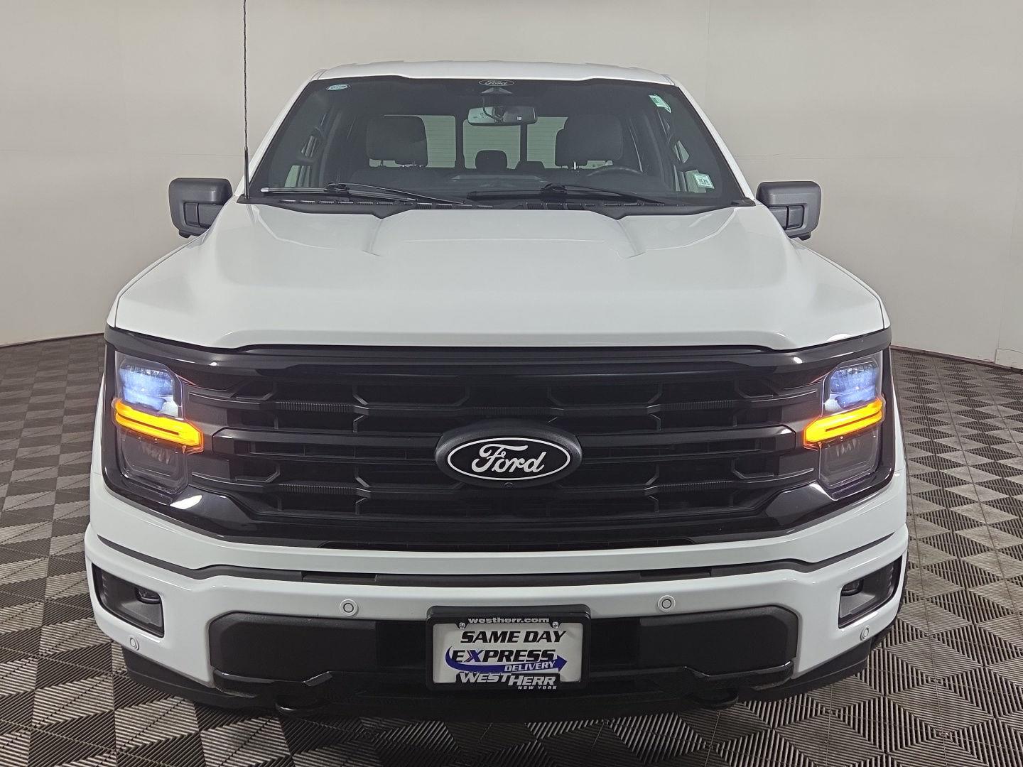 Used 2024 Oxford White Ford XLT image 25