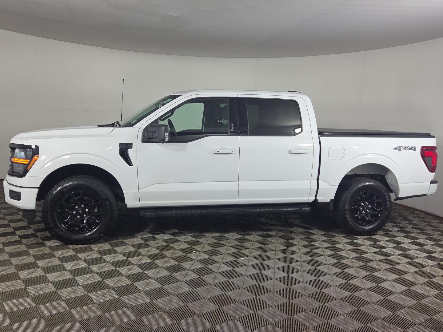 Used 2024 Oxford White Ford XLT image 27