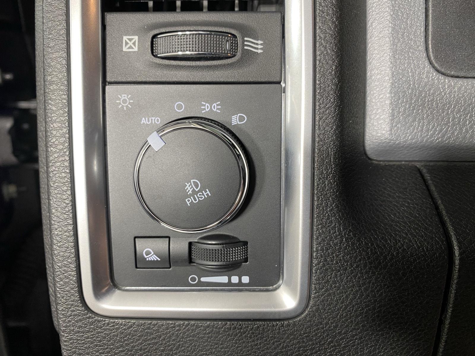 Used 2020 Granite Crystal Metallic Clearcoat Ram Warlock image 15