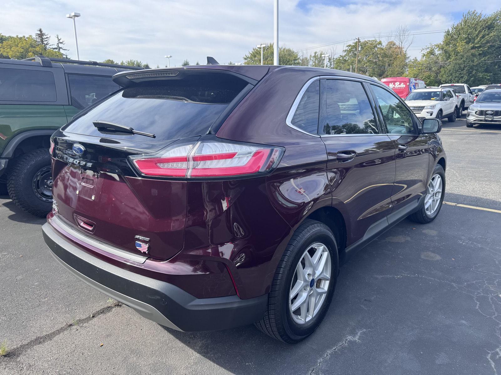 Used 2022 Burgundy Velvet Metallic Tinted Clearcoat Ford SEL image 4