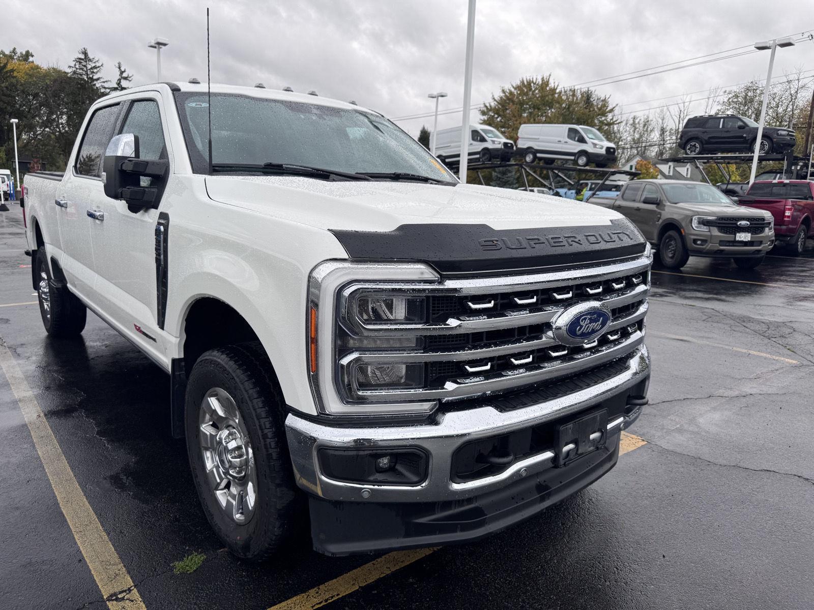 Used 2023 Star White Metallic Tri-Coat Ford Lariat image 3