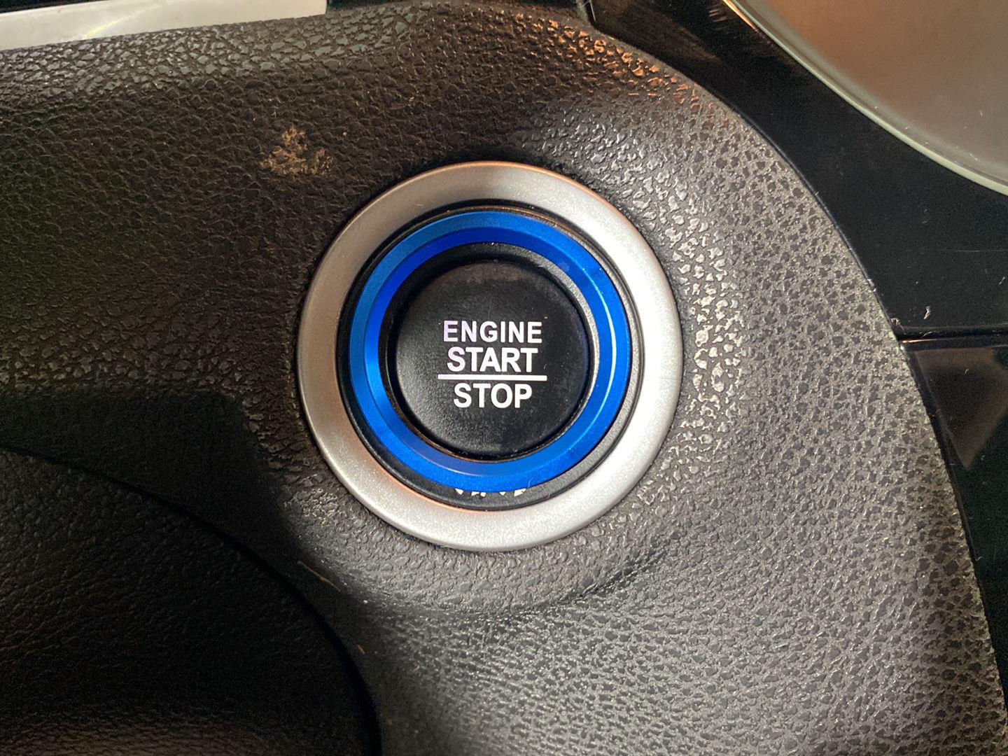 Used 2019 Wh Chrysler  image 6