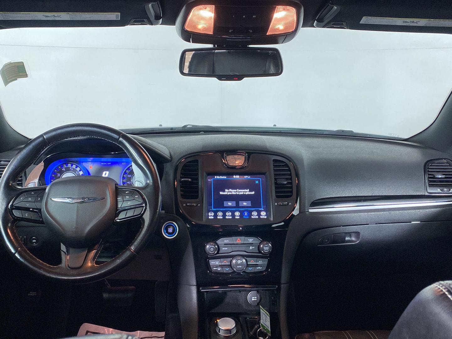 Used 2019 Wh Chrysler  image 14