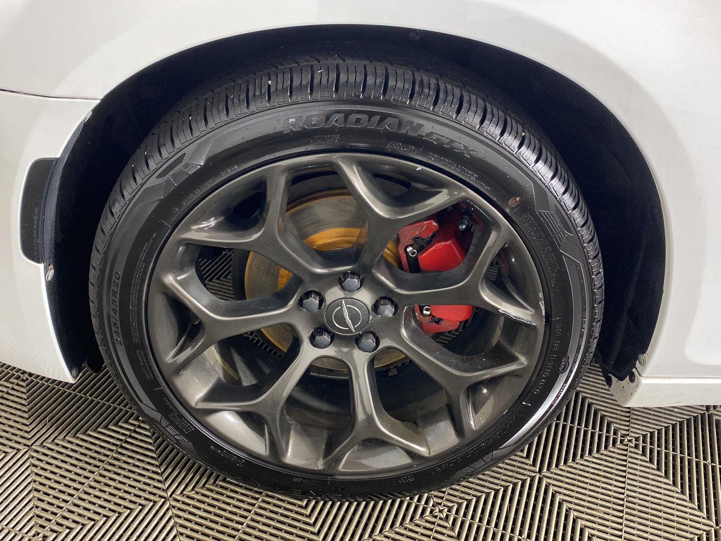 Used 2019 Wh Chrysler  image 15