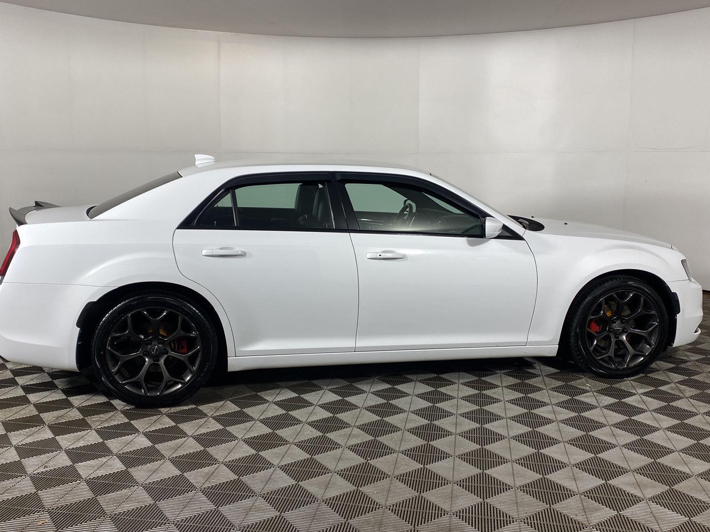 Used 2019 Wh Chrysler  image 19